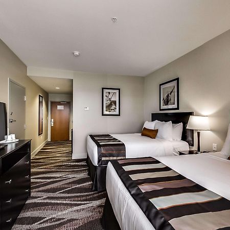 לדוק Radisson Hotel Edmonton Airport מראה חיצוני תמונה