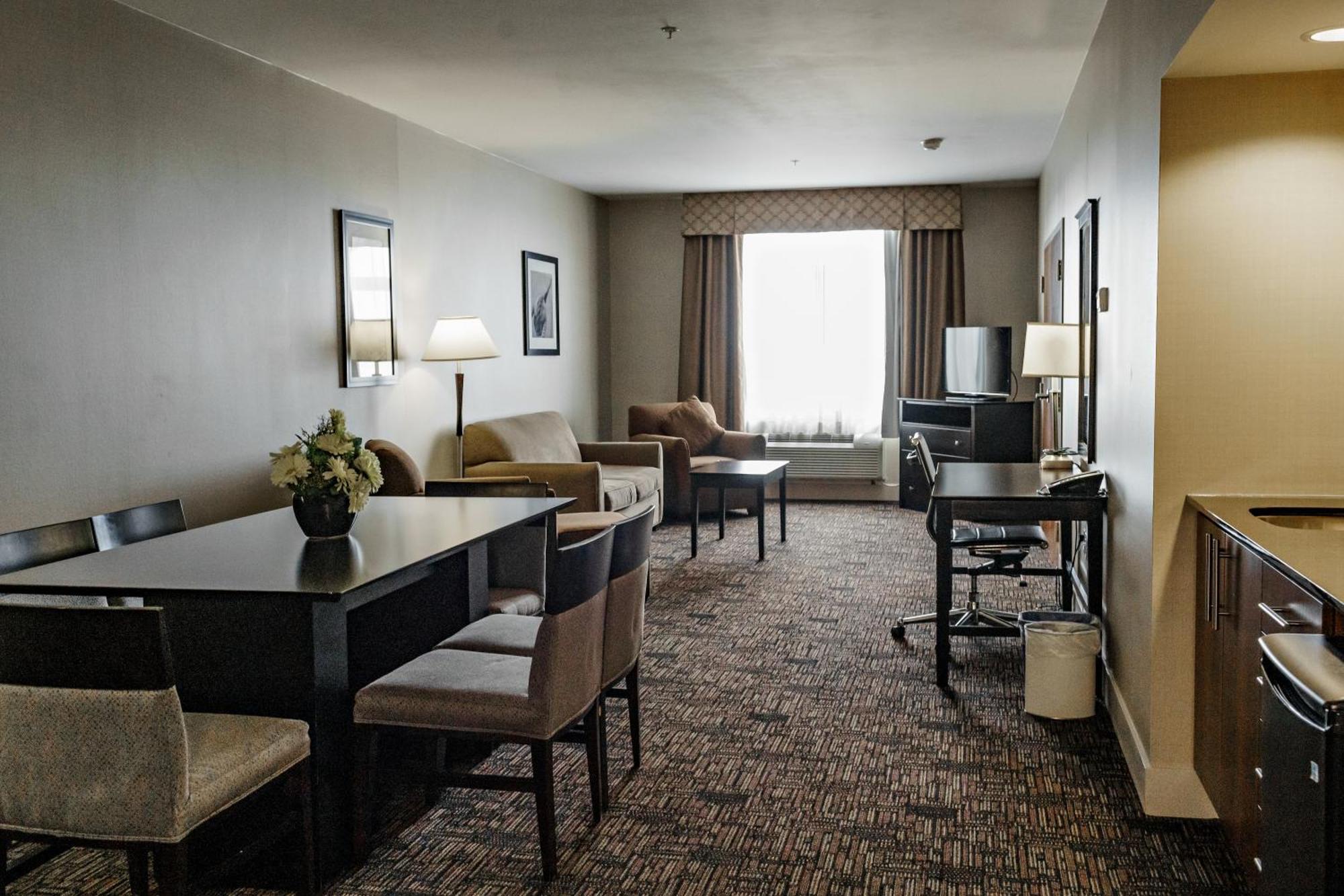 לדוק Radisson Hotel Edmonton Airport מראה חיצוני תמונה