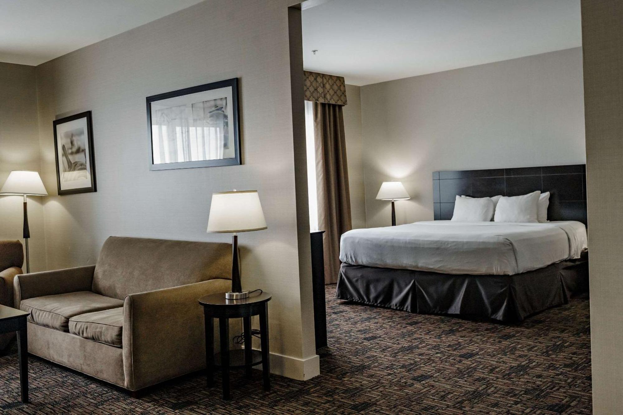 לדוק Radisson Hotel Edmonton Airport מראה חיצוני תמונה